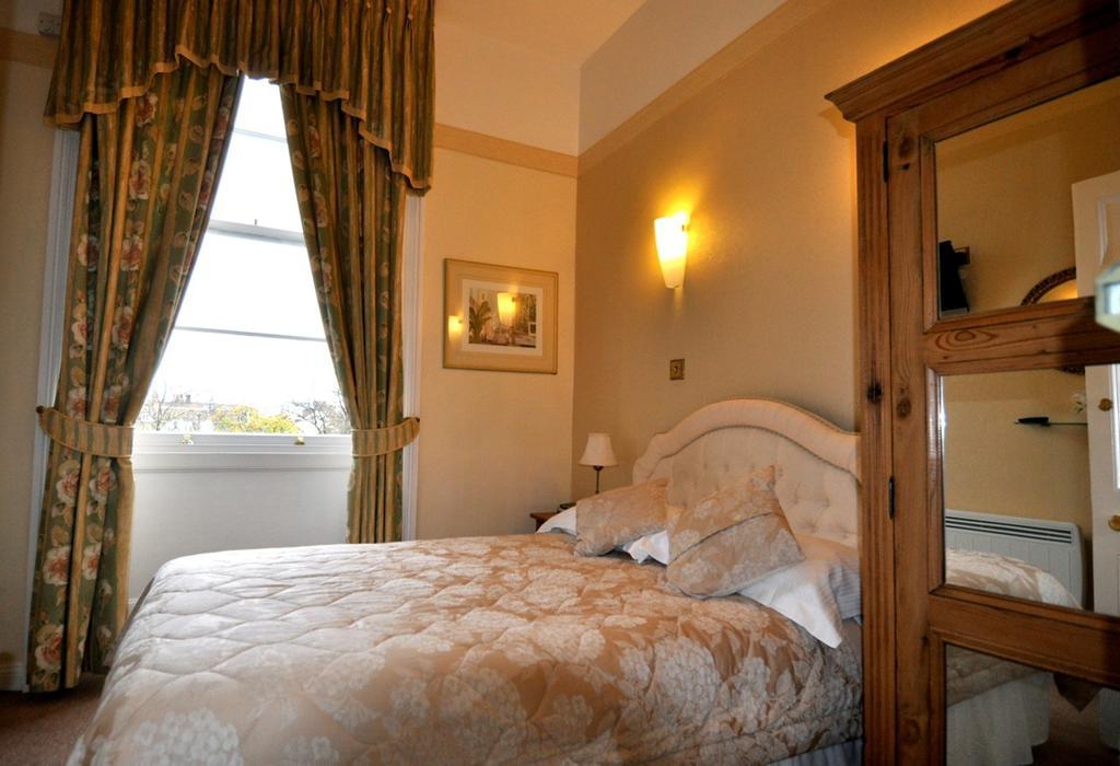 Willoughby House Hotel & Apartments Челтнем Номер фото