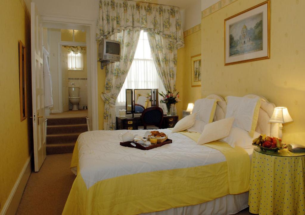 Willoughby House Hotel & Apartments Челтнем Номер фото