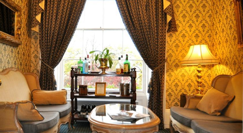 Willoughby House Hotel & Apartments Челтнем Екстер'єр фото